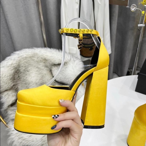 Yellow Platform Luxury size 8.5 Heels - Picture 11 of 11